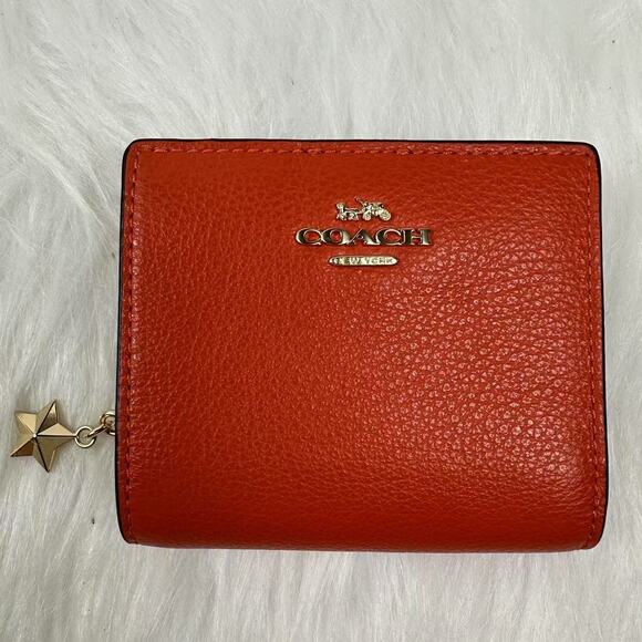Coach Snap Wallet With Charm In Pebbled Leather/Gold/Mango CBO74 NWT - Picture 1 of 6